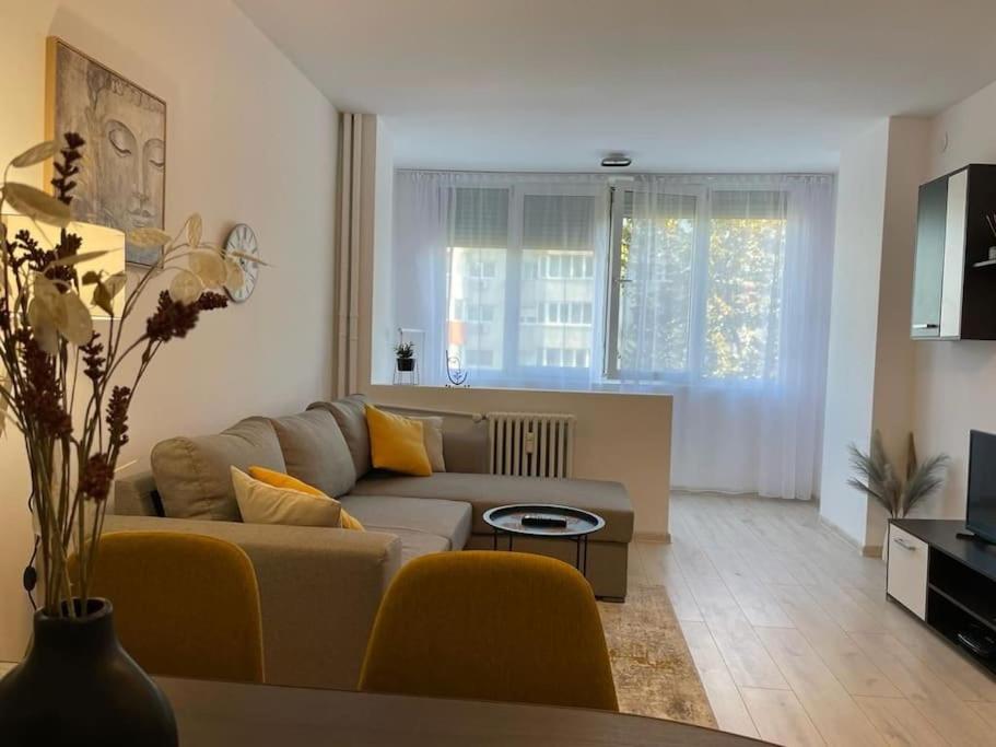 Appartement Mav Bucarest Extérieur photo