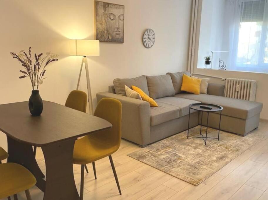 Appartement Mav Bucarest Extérieur photo
