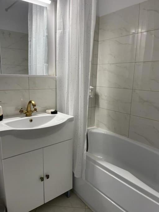 Appartement Mav Bucarest Extérieur photo