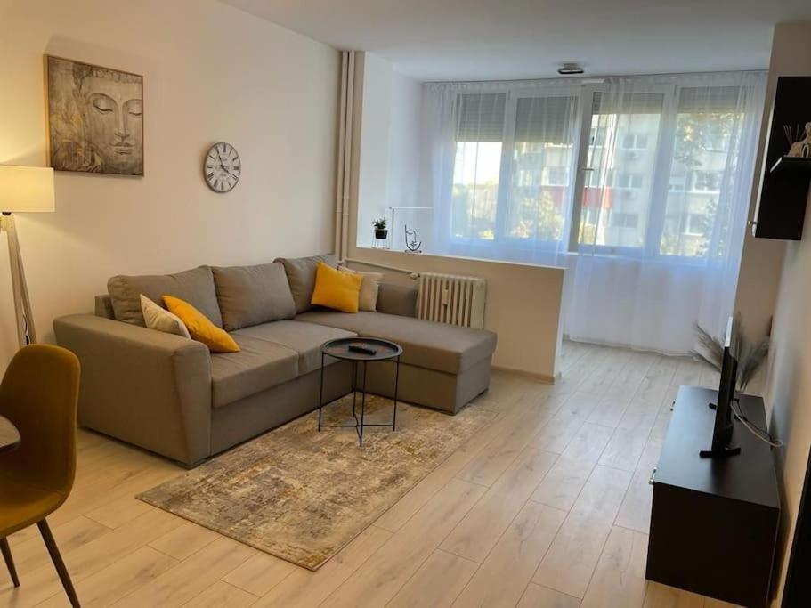 Appartement Mav Bucarest Extérieur photo